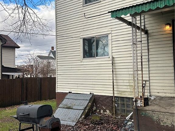 4th image of 1340 1st St