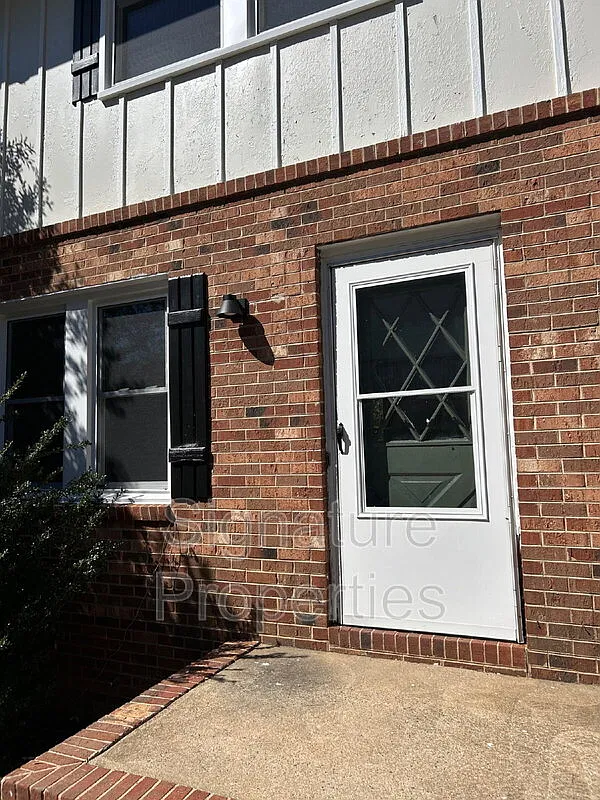 2 bed, 1.5 bath, $875 — Photo 2