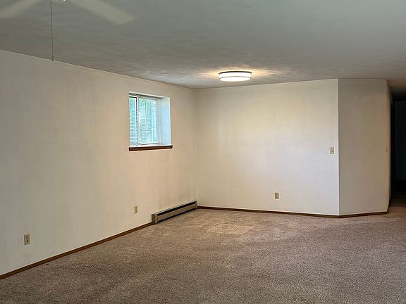 4th image of 4580 Applewood Ln #1