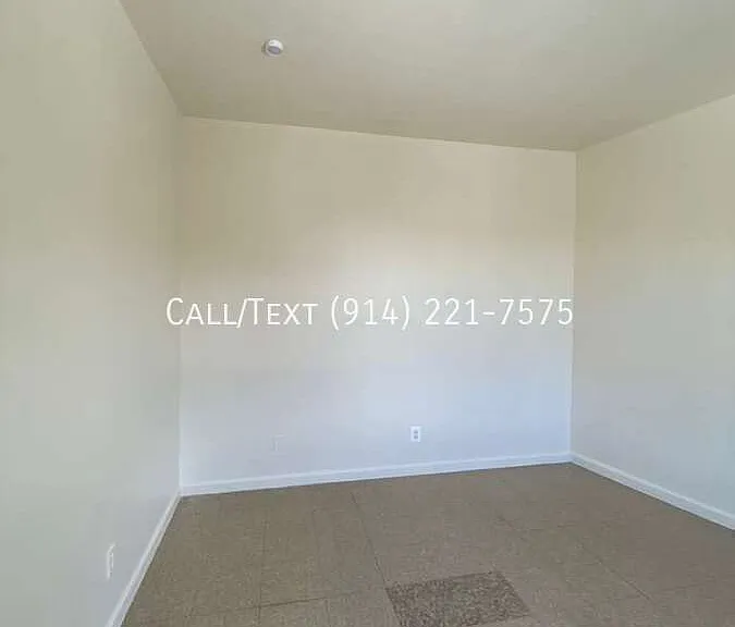 506 S Broadway — Photo 2
