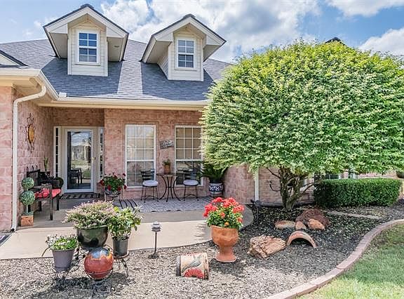 4th image of 1400 Westwood Ct