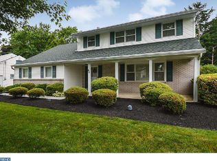 49 Harcourt Ln, Hatboro, PA 19040
