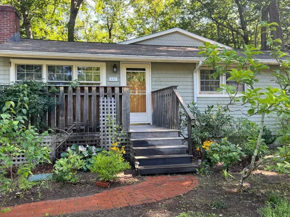 137 Walker Bungalow Road, Portsmouth, NH 03801
