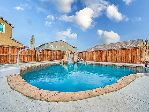 4th image of 31436 Gavino Ct