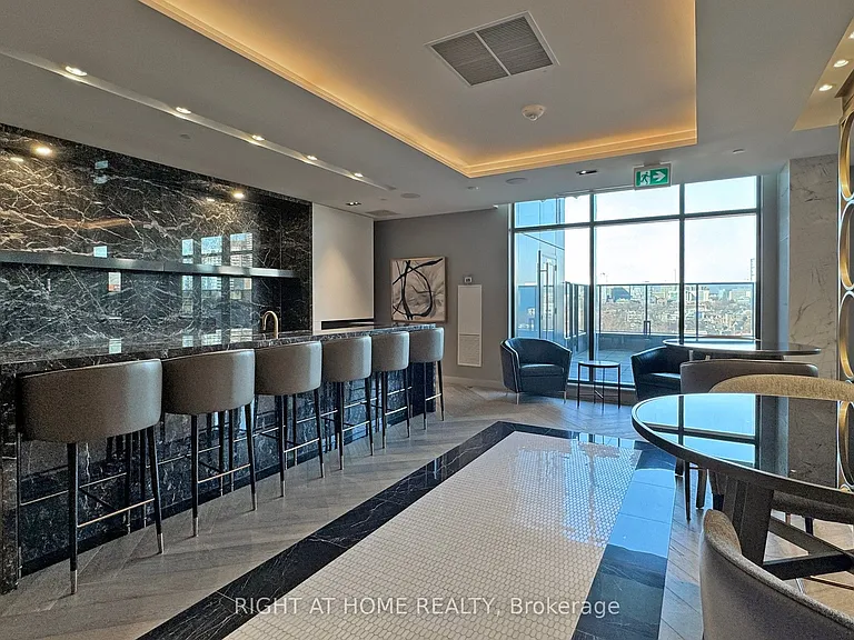 330 Richmond St W #209 — Photo 31