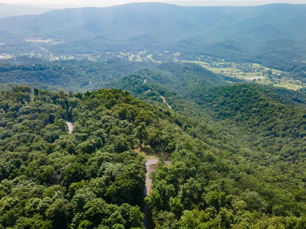 284 Hayes Rdg, White Sulphur Springs, WV 24986
