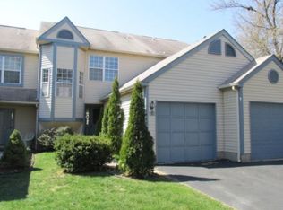 4 Fern Ct, Hamilton, NJ 08690