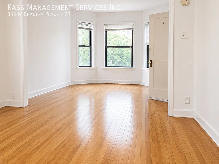 836 W Bradley Pl #2R — Photo 2