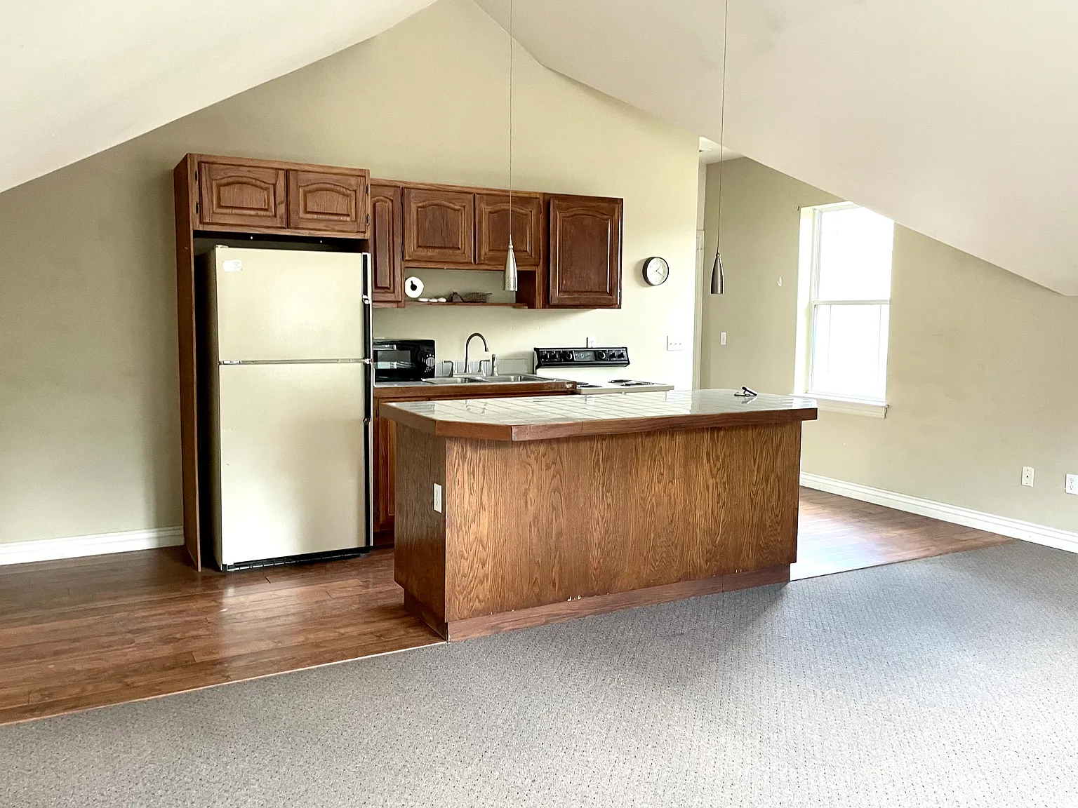 498 E Twelve Oaks Dr — Photo 4