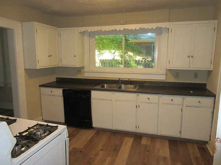 2336 E Cherry St — Photo 9
