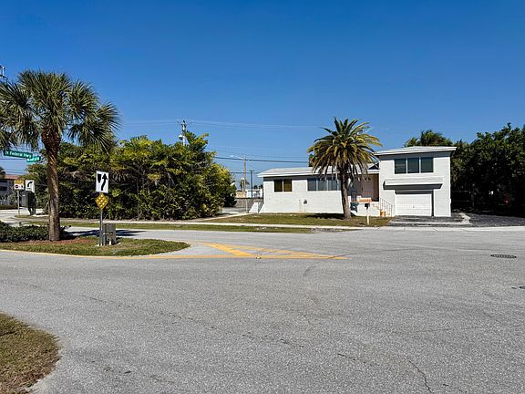 3rd image of 401 NE 15th Terrace