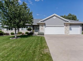 6814 Choctaw Ridge Rd NE, Cedar Rapids, IA 52411