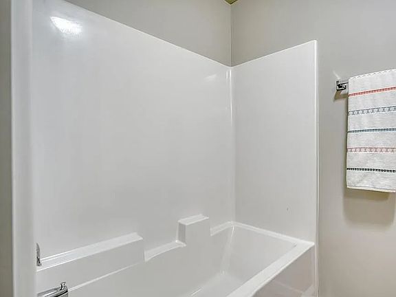 5th image of 2015 Lawrence Ln Unit 2006