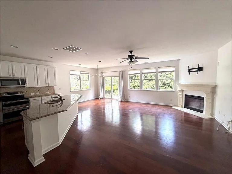 2160 Crestridge Trl NE — Photo 5