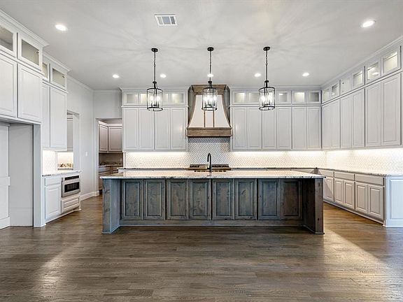 5th image of 412 Royal Santana Dr