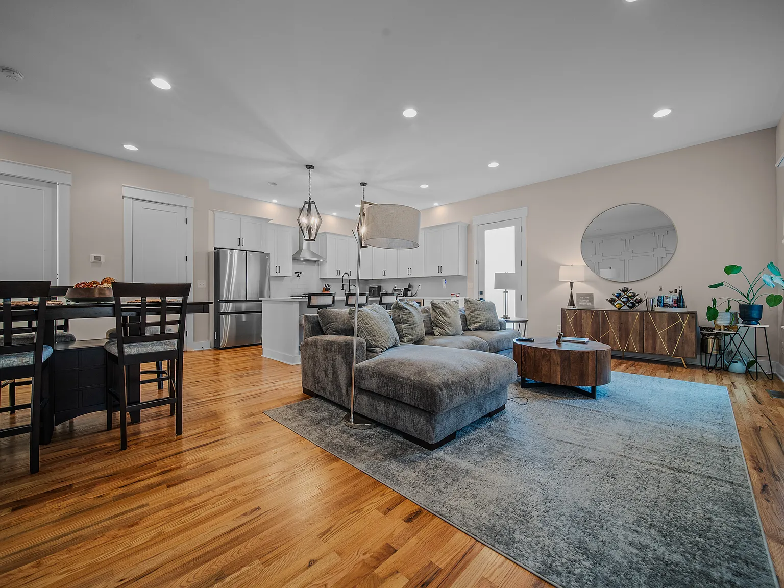 3 bed, 3.5 bath, 2275 sqft, $3,200 — Photo 3