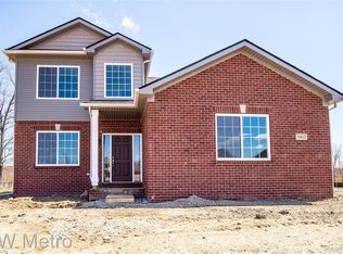 14 Parker Ln, Ortonville, MI 48462