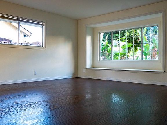 4th image of 3275 Greenglade Ave