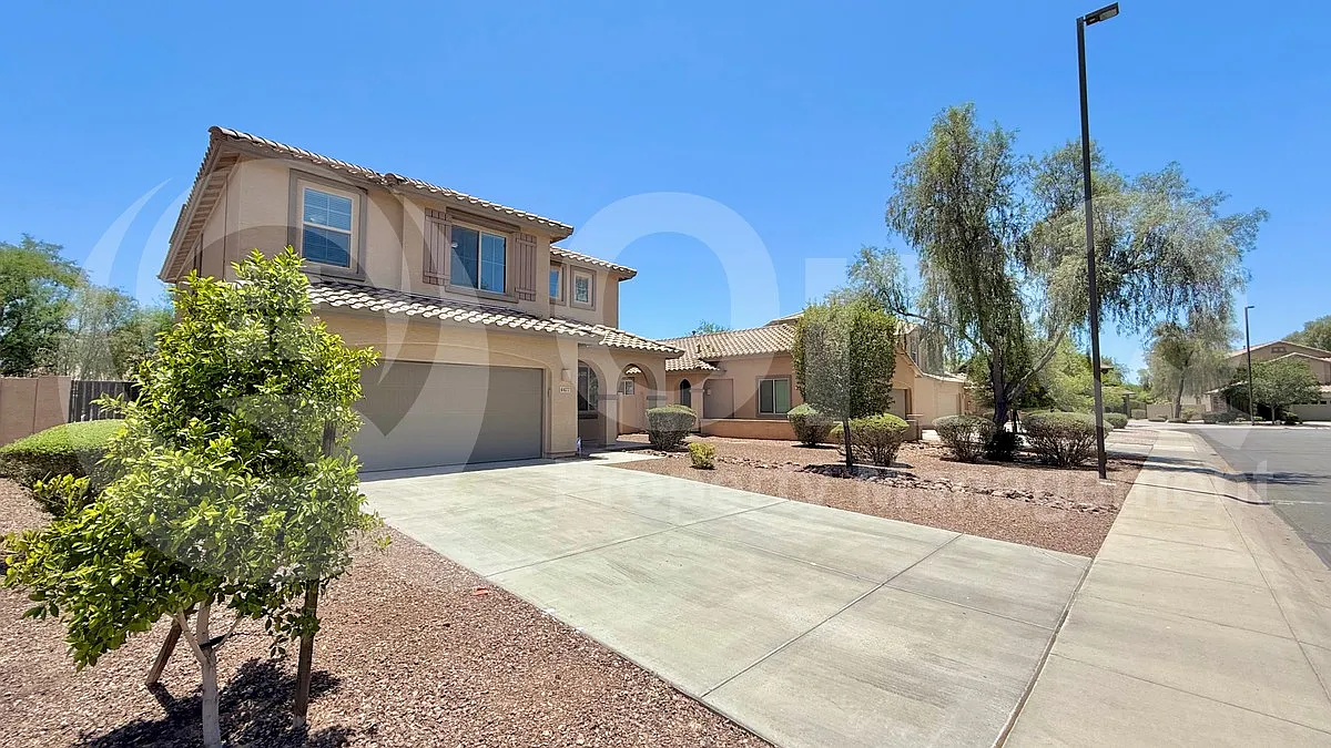 5 bed, 3.0 bath, 2566 sqft, $2,995 — Photo 2