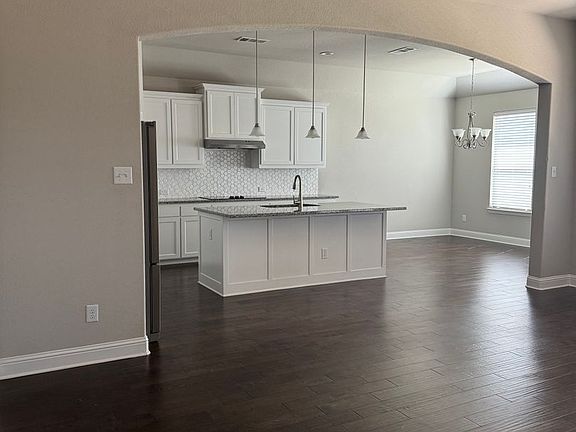 3rd image of 1647 Fraser Dr