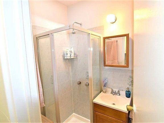 5th image of 238 W 101st St #B4