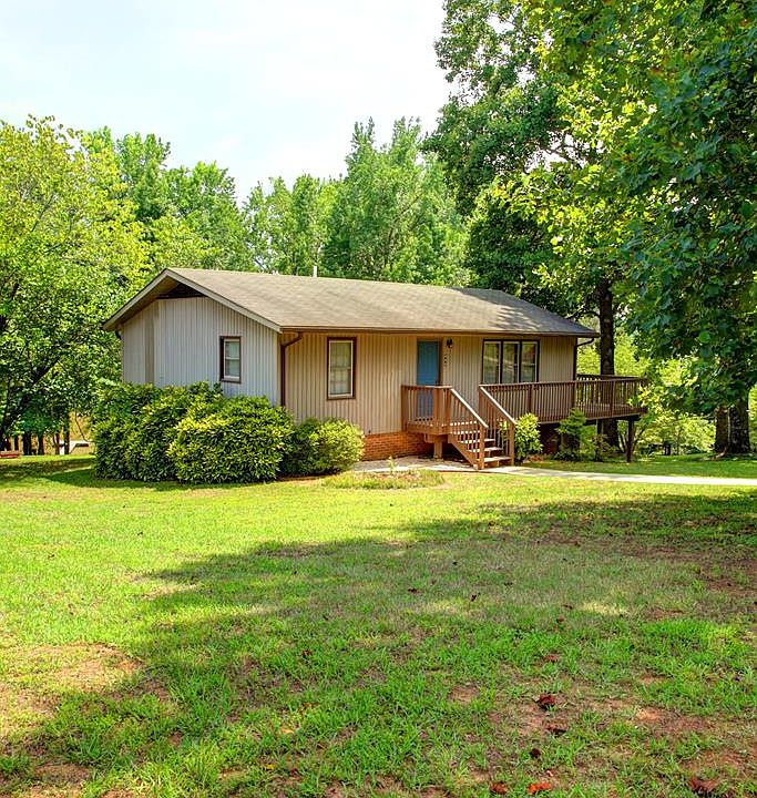 1st image of 444 Wellington Dr