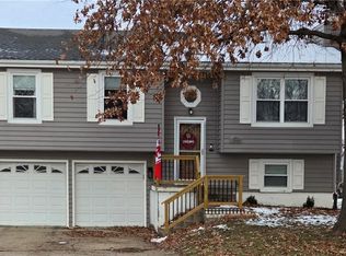 708 E Parma Way, Gardner, KS 66030