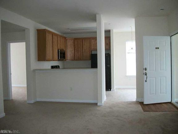 3rd image of 806 W Washington St Unit 101