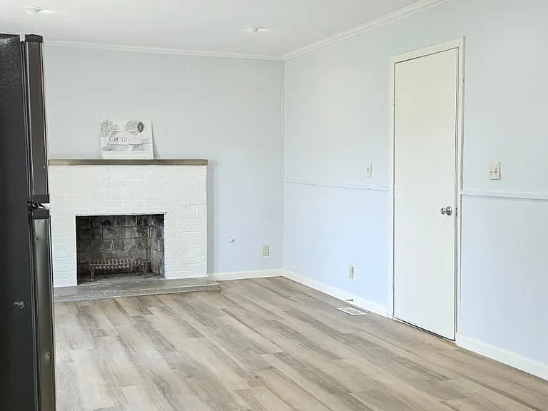 254 Prince Of Wales Dr — Photo 9