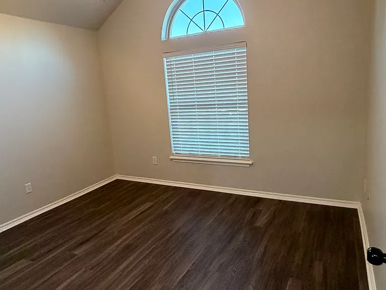 2401 Chadsford Ln — Photo 15