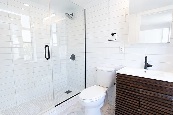 Bathroom, photo 1