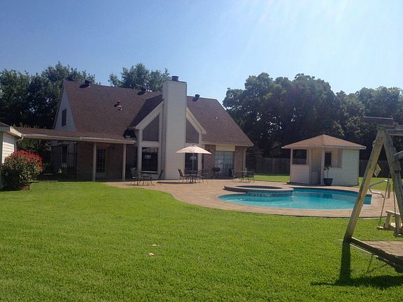 13900+/-  sq ft Lot