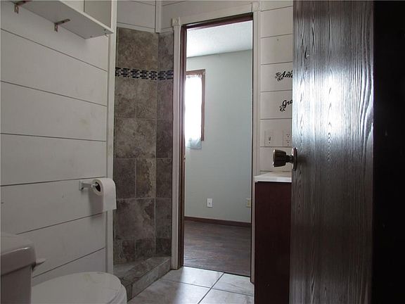 5th image of 501 E Marion St