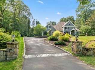 18 Bridle Path Trl, Newtown, CT 06470