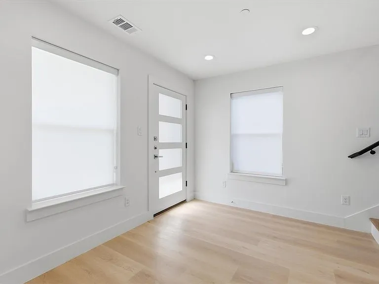 4315 San Jacinto St #302 — Photo 16
