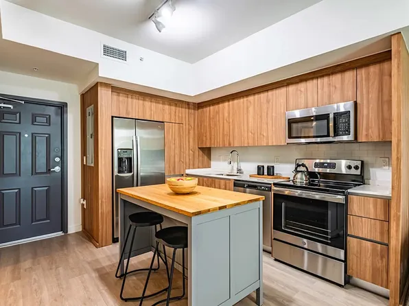 10 NE 161st St, Miami, FL