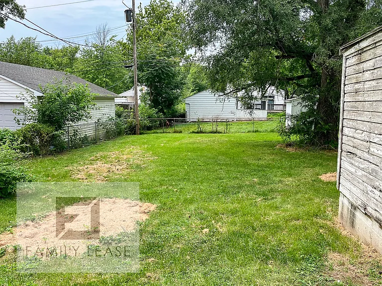 1087 N Summit Ave — Photo 16