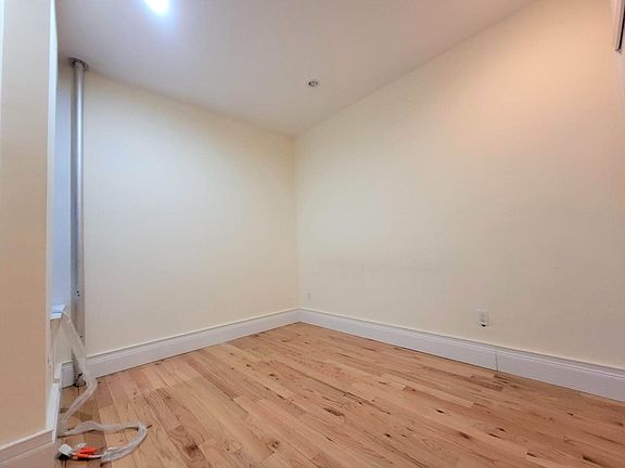 4th image of 111 E 7th St #90