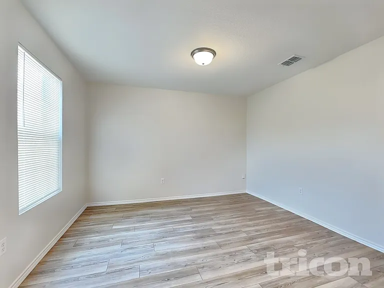 1125 Waggoner Dr — Photo 5