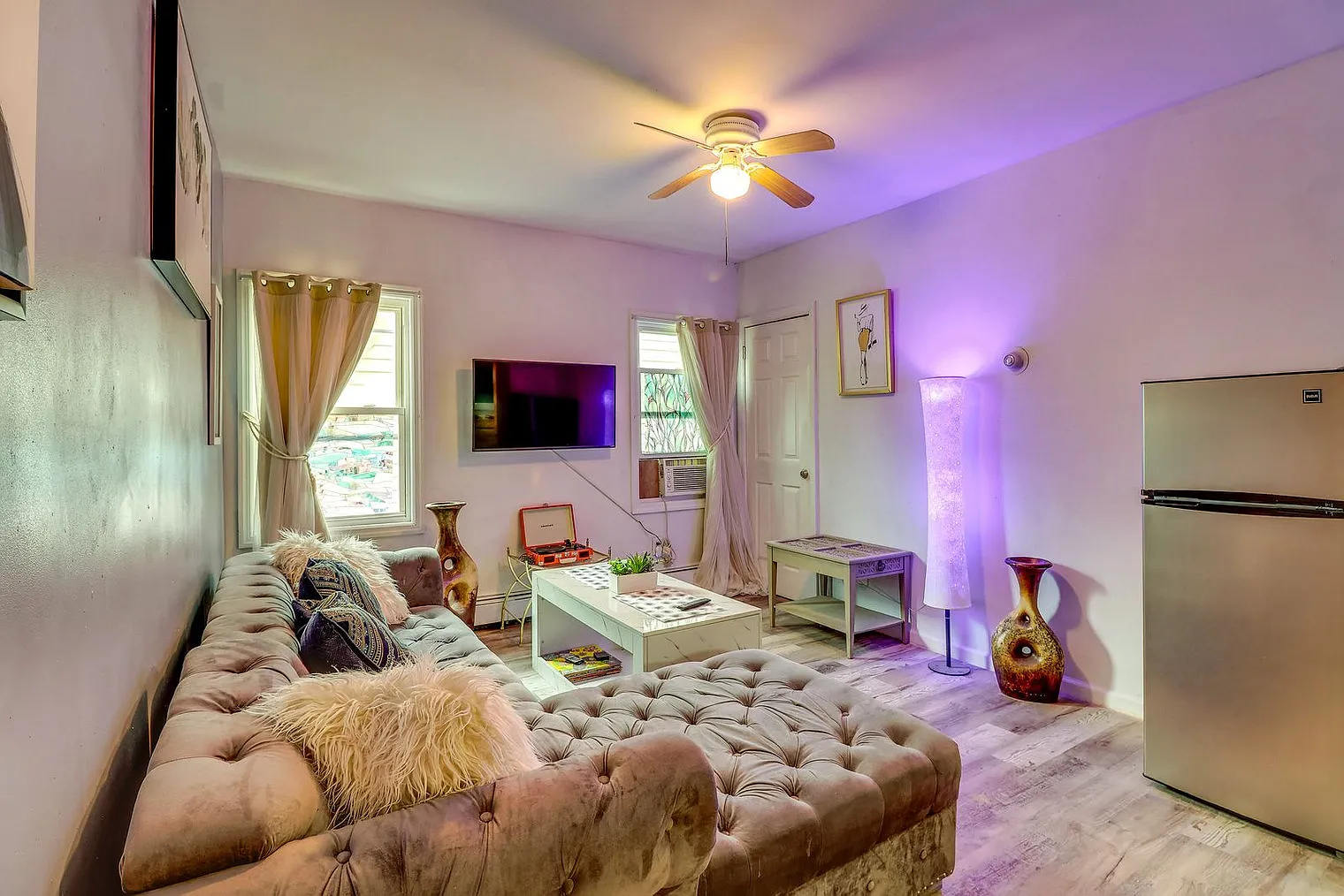 2 bed, 1.0 bath, 1496 sqft, $3,183 — Photo 3