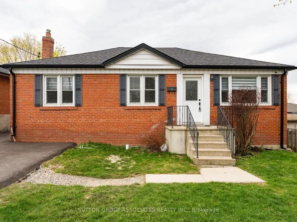 21 Deevale Rd, Toronto, ON M3M 1Z2