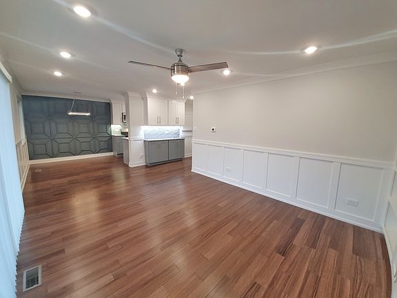 4th image of 10424 Central Ave APT 1SW