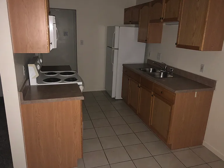 1st Floor Nob Hill 1 Bed Apartment 1 Block to Morningside Park — Photo 17