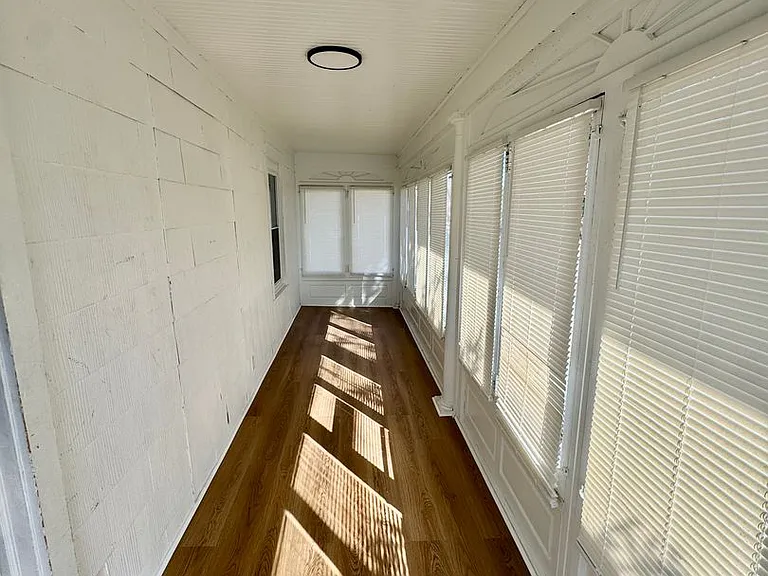 117 Browning Ave — Photo 3