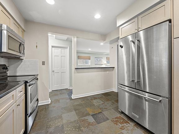 4th image of 2630 Brandon Rd