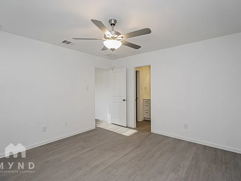 10108 Dalgreen Cir — Photo 15