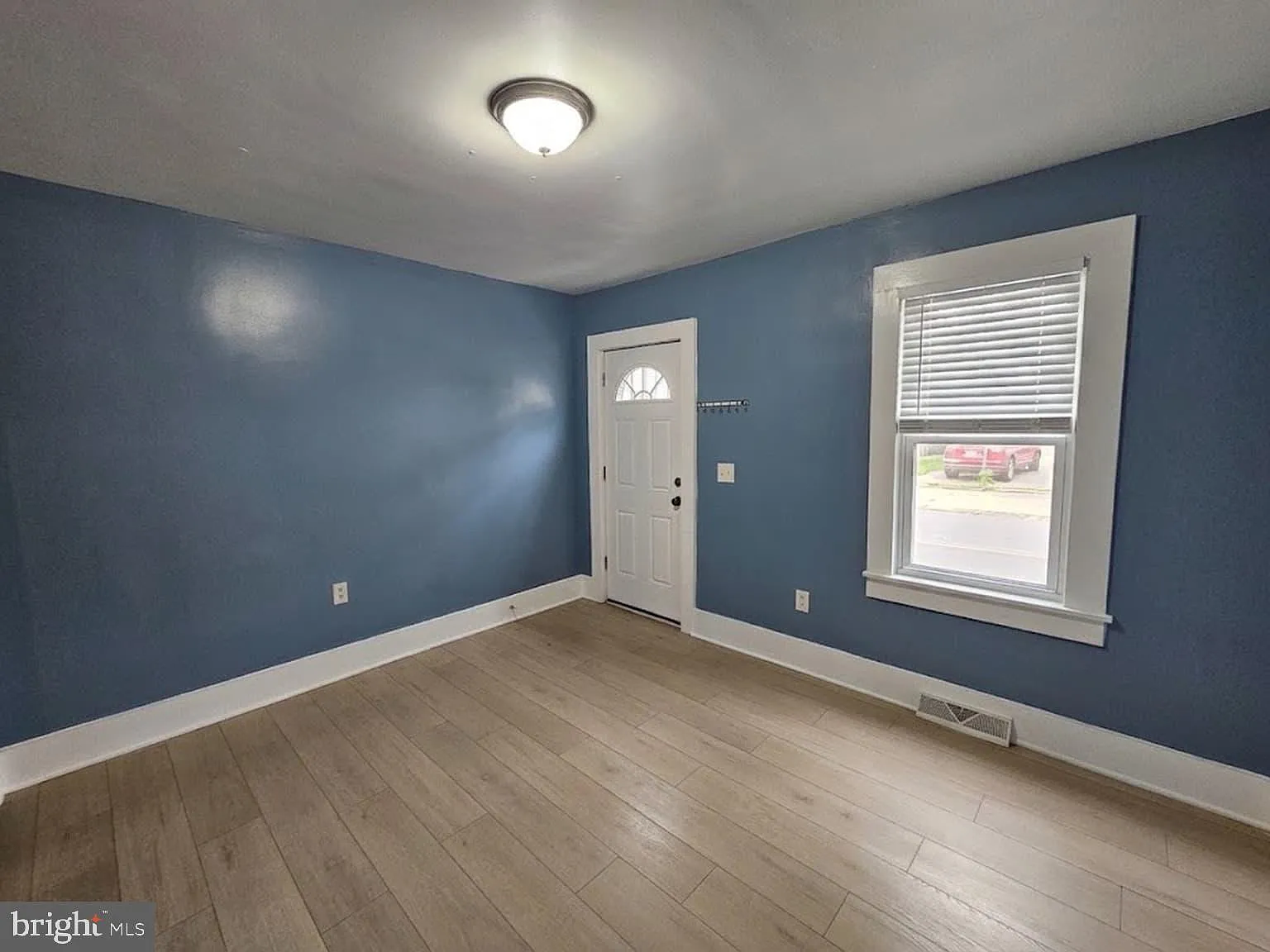 3 bed, 1.0 bath, 1248 sqft, $2,200 — Photo 2