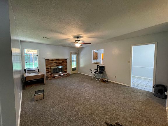 4th image of 105 W Lynne Drive