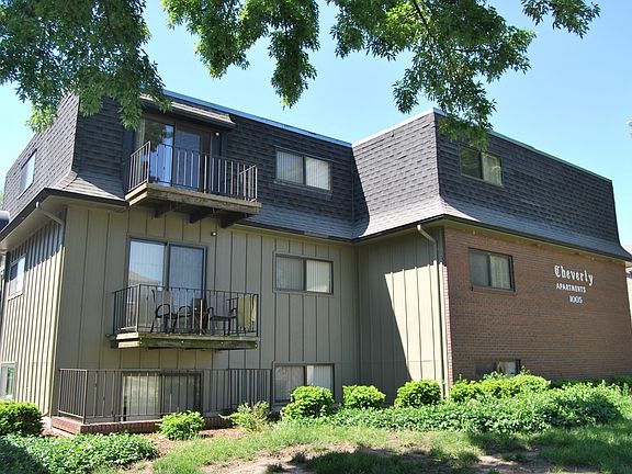 1005 Bluemont Exterior