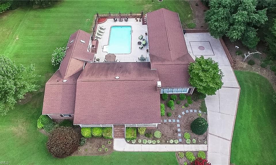 1st image of 373 Old Farm Rd